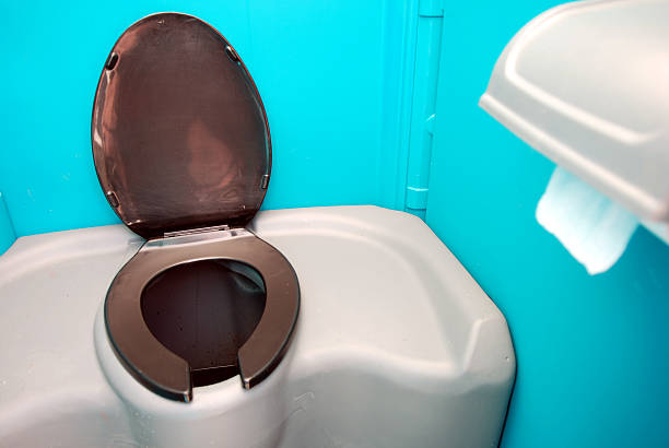 Best Portable restroom trailer rental  in Benbrook, TX